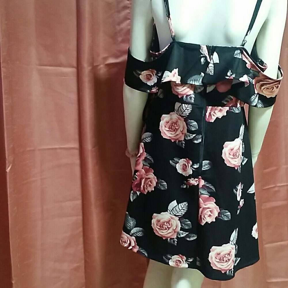 Dress - Picture 3 of 3